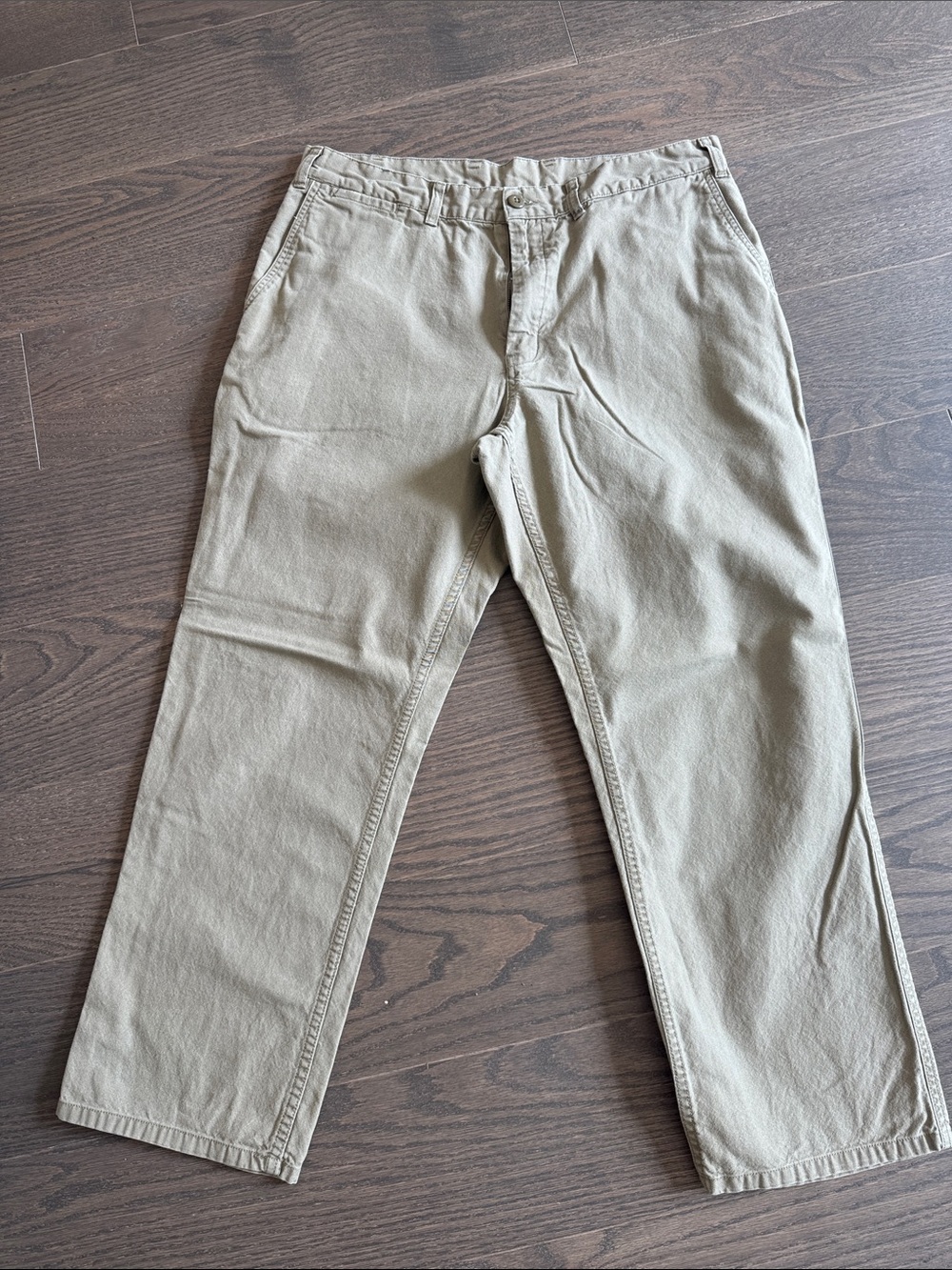 Patagonia Men's Khaki Straight-Leg Chinos
Size 36
